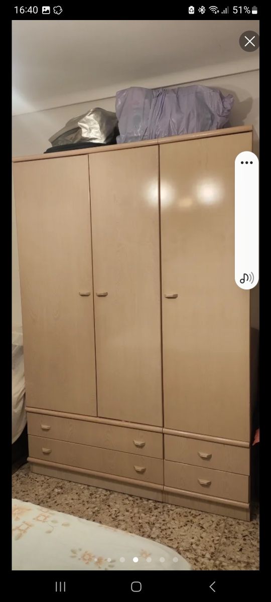 Habitación juvenil completa. De madera color clara