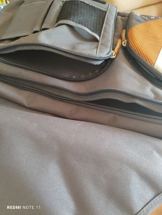 Bandolera de estudio gris.