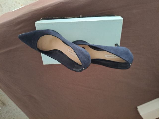 Zapatos de tacón azul marino