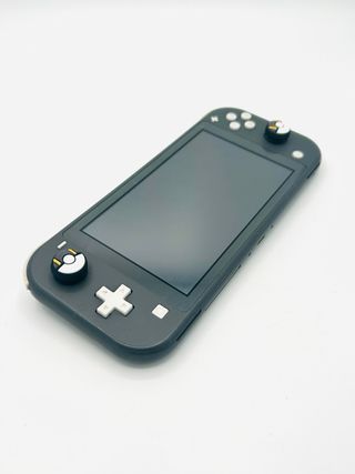Nintendo Switch Lite – Grigia con Gommini Pokemon