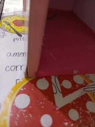 Casa de muñecas rosa para restaurar