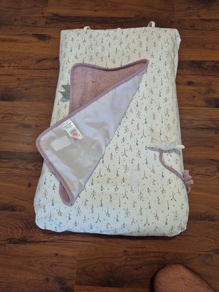 Colchon cambiador+toalla+ muselinas
