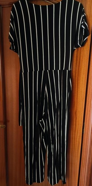 Mono rayas blanco y negro