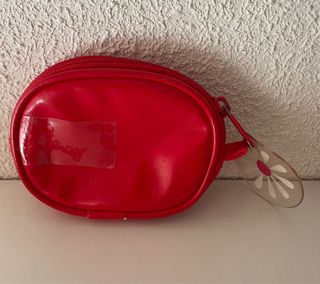 Monedero rojo con dibujo de gatita Marie.