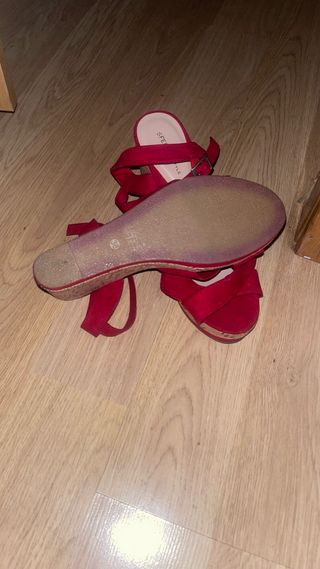 Sandalias de cuña rojas
