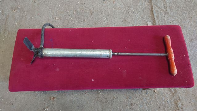 Inflador de pie antiguo