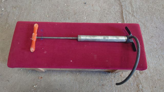 Inflador de pie antiguo