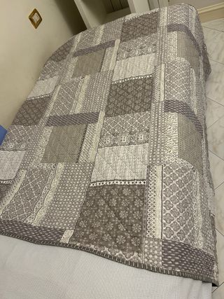 Copriletto provenzale beige e grigio