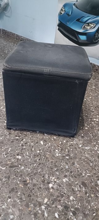 Taburete con almacenaje de piel