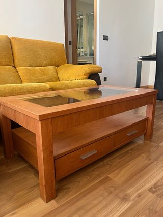 Mesa de centro de madera y cristal
