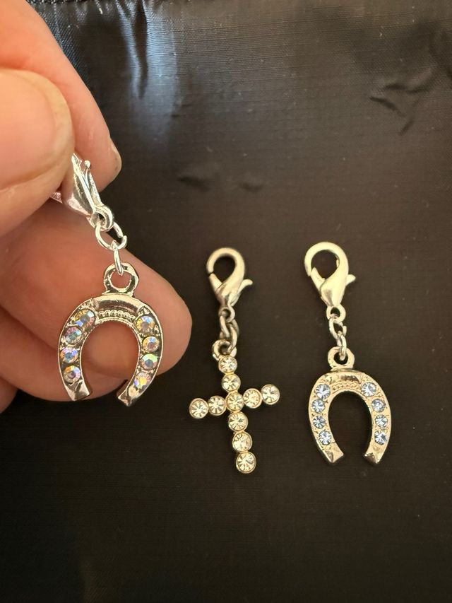 Charms per braccialetto a ferro di cavallo e croce