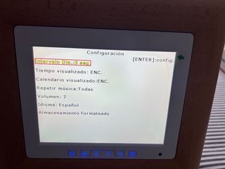 Marco de fotos digital blanco y borde de madera