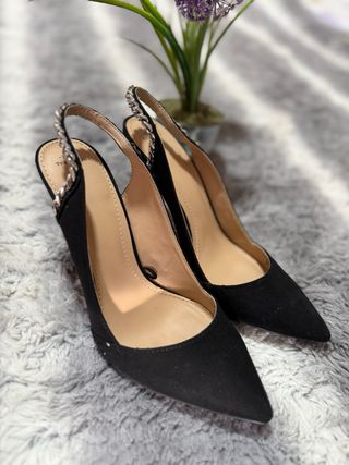 Zapatos de salón Zara negros con cadena