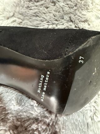 Zapatos de salón Zara negros con cadena