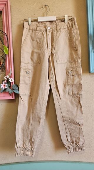 Pantalones cargo beige