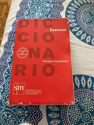 Diccionario esencial de la lengua española. Pri...