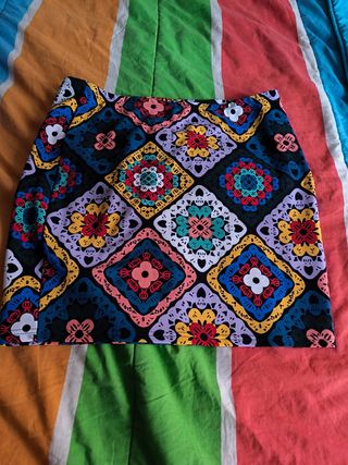 Falda corta Shein flores multicolor