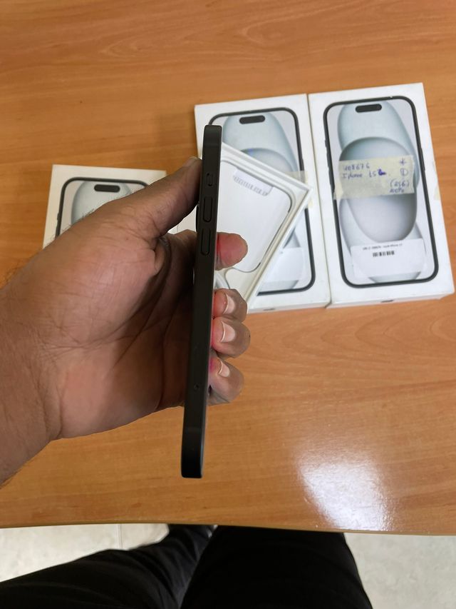 iPhone 15 Negro 256GB (3 unidades) Bajamos precio