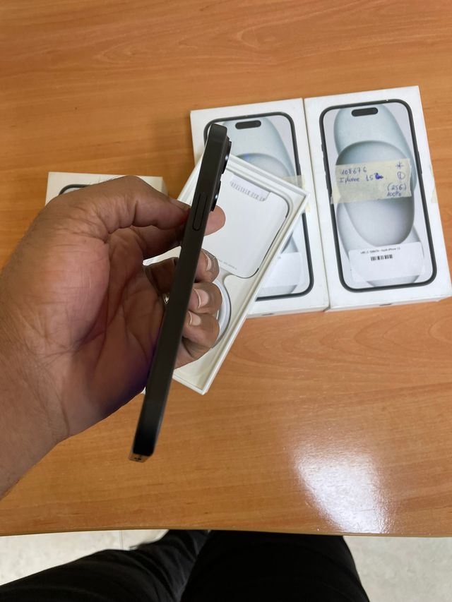 iPhone 15 Negro 256GB (3 unidades) Bajamos precio