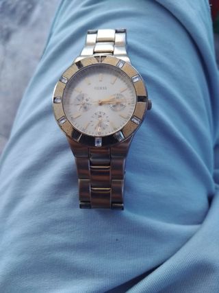 Reloj Guess Dorado y Plateado