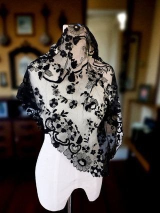 Velo o mantilla triangular vintage de encaje flora