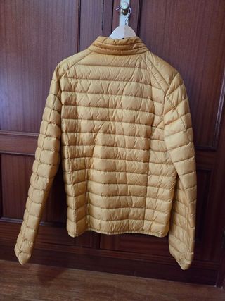 Chaqueta JOTT ligera plumas amarilla