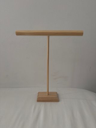 Colgador de collares de madera
