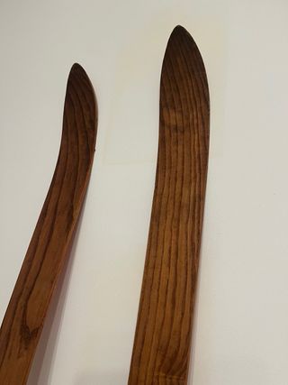 Esquís antiguos de madera