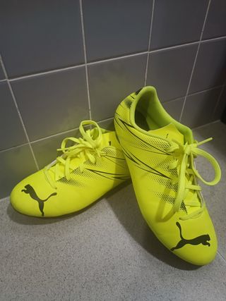 Zapatos de Fútbol Puma Amarillos