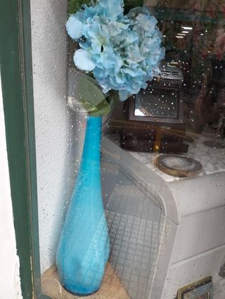 Jarrón alto de cristal azul vintage