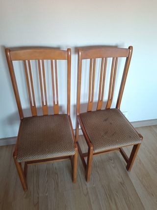 Sillas de comedor de madera (2 unidades)
