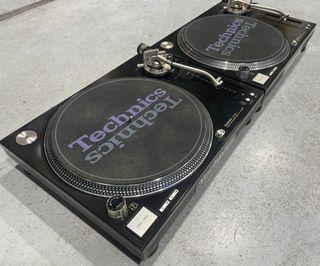 2x Technics SL-1210 M5G Tocadiscos