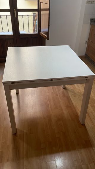 Mesa de comedor extensible de madera