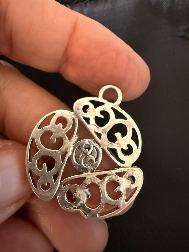 Ciondolo Argentato con Pietra Centrale