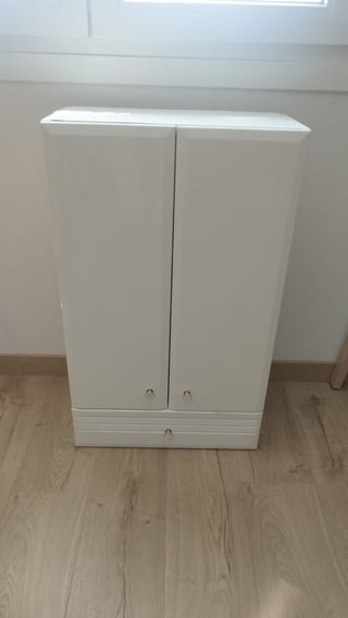 Armario de baño blanco