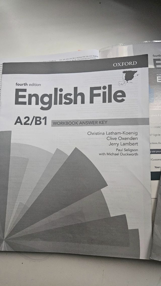English File A2/b1 Student's Book And Workbook ...