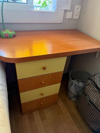 Cajonera de madera y plástico