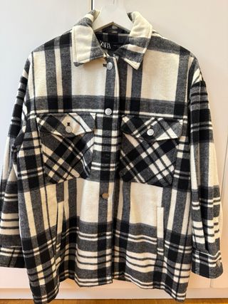 Chaqueta Zara cuadros blanco y negro
