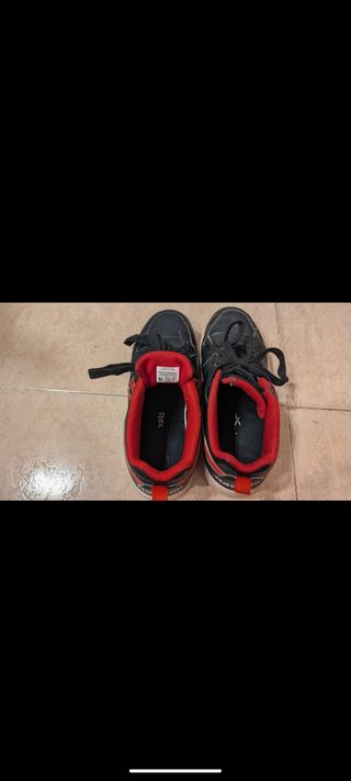 Zapatillas Reebok Negras y Rojas