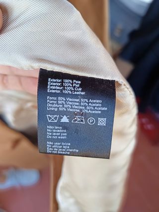 Chaqueta de cuero marrón claro. Talla 52 (99x55)