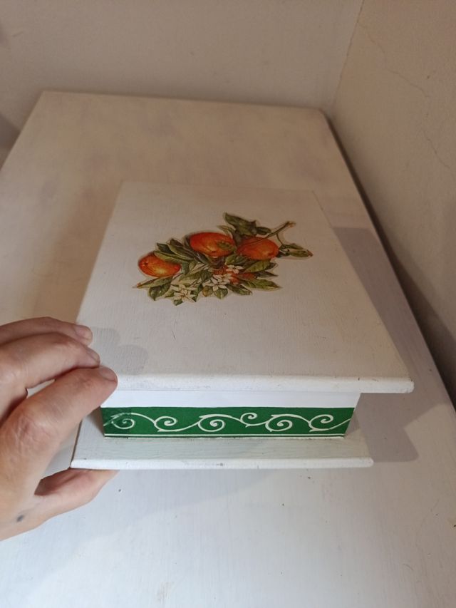 Caja  de té decorada con naranjas