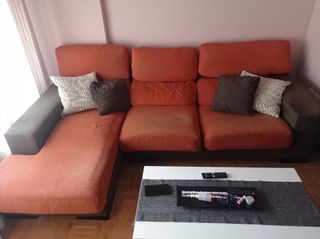 Sofá chaise longue tela marrón y naranja