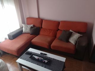 Sofá chaise longue tela marrón y naranja