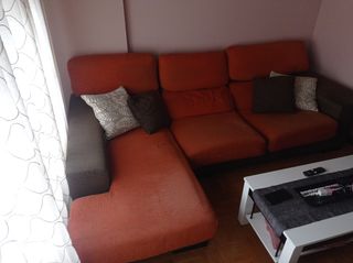 Sofá chaise longue tela marrón y naranja