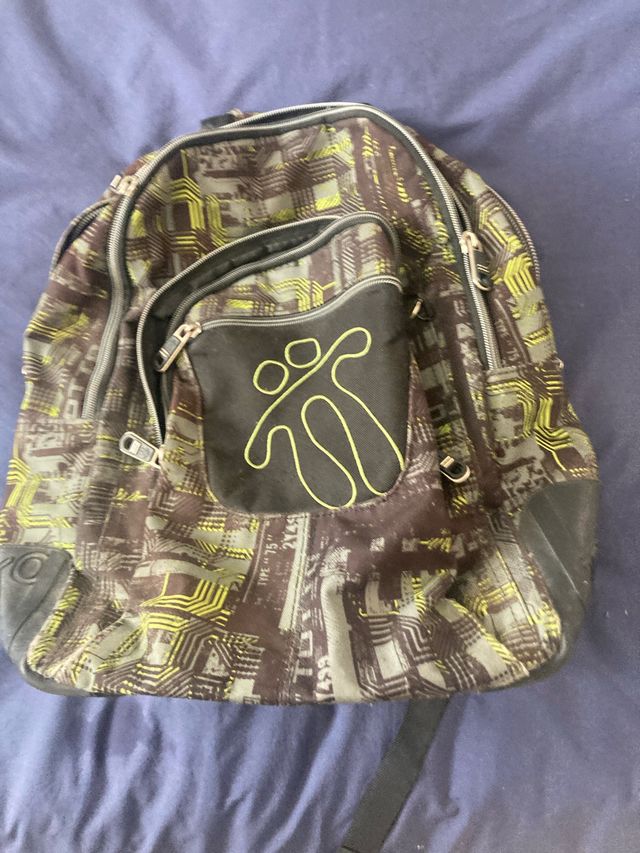 Mochila con estampado de circuito
