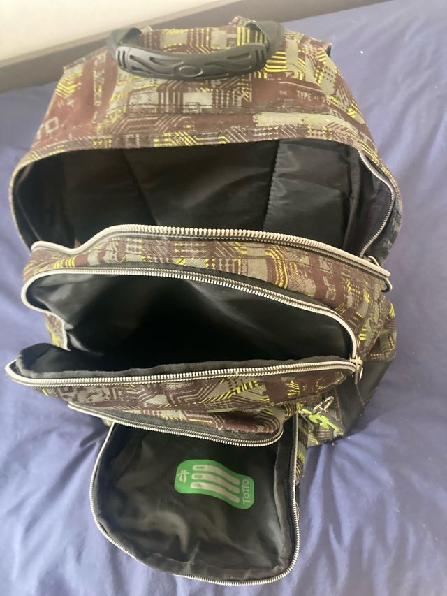 Mochila con estampado de circuito