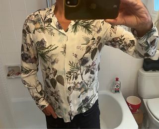 Camisa ASOS floral pájaros