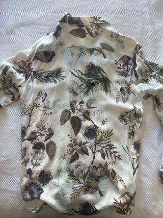 Camisa ASOS floral pájaros