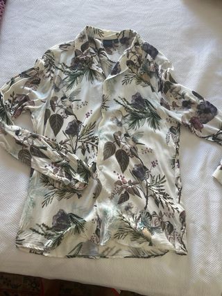 Camisa ASOS floral pájaros