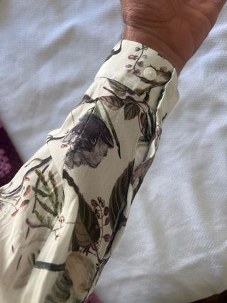 Camisa ASOS floral pájaros